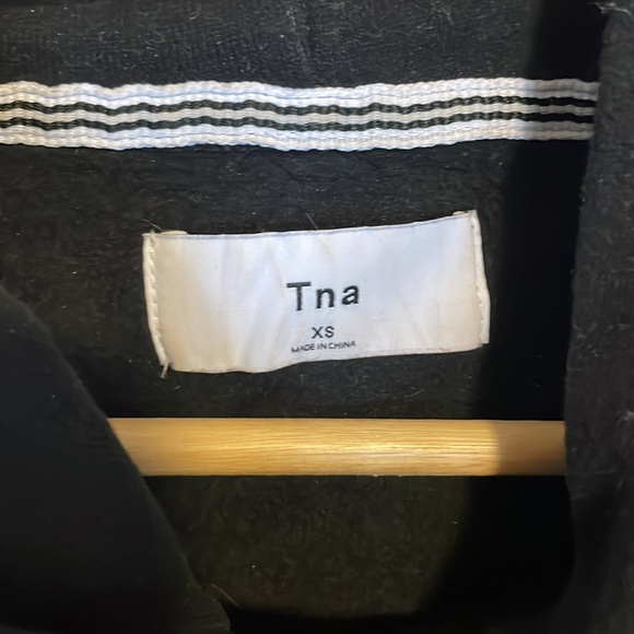 Aritzia TNA - cropped hoodie - Picture 3 of 6